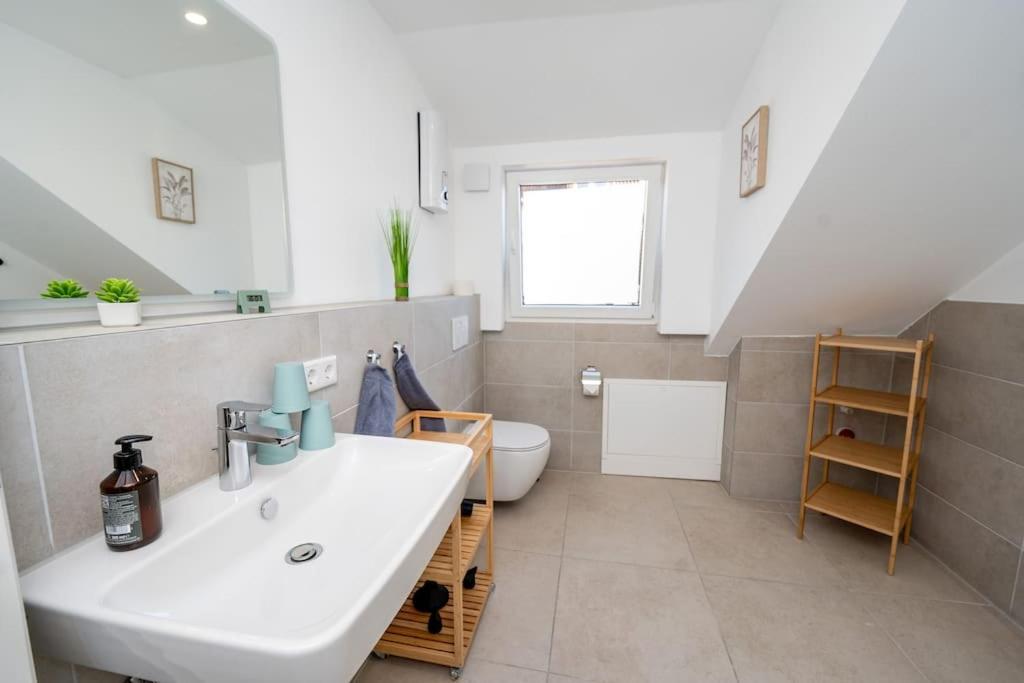 Moderne Maisonette Wohnung Im Fluesseviertel BRE Exterior foto